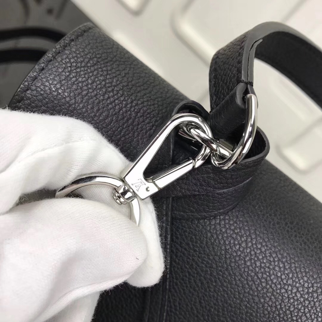 L0vis Vvtt0n Lockme Black Bag M50250