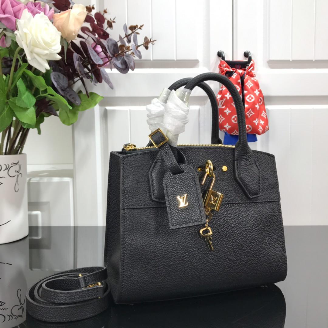 L0vis Vvtt0n 2019SS Mini Calfskin handbag Black