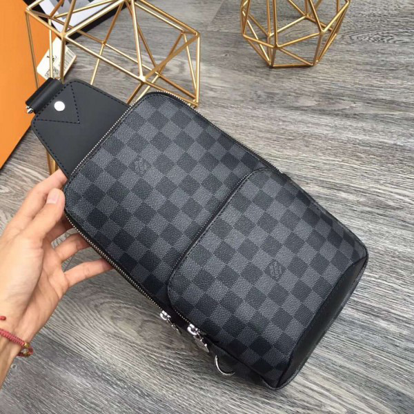 L0vis Vvtt0n Men's Avenue Sling Bag