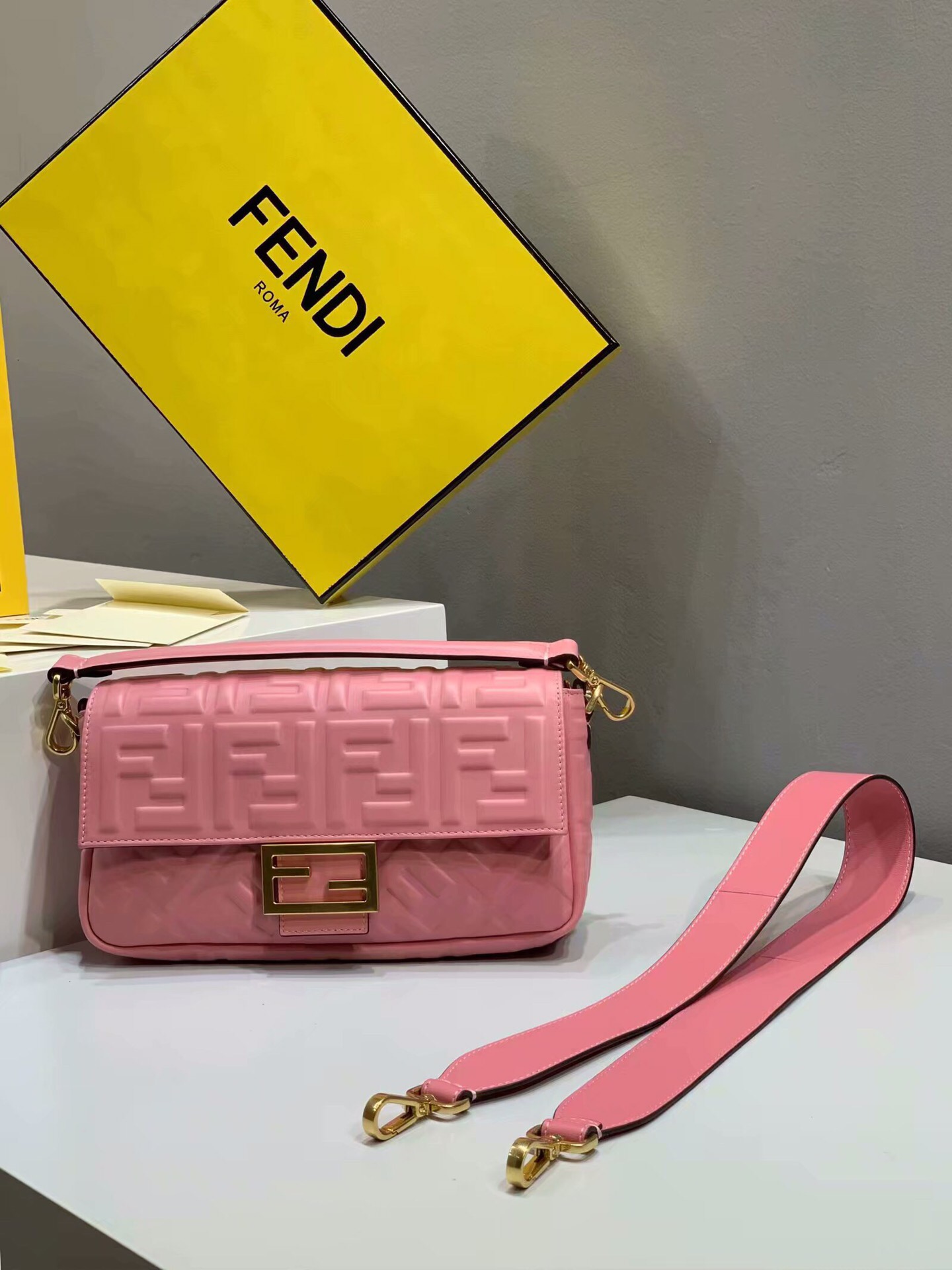 F**di Medium Baguette Pink 26cm