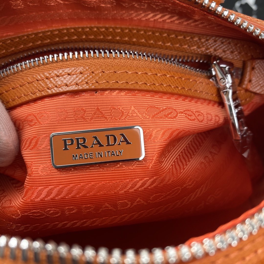 Pra*a RE-EDITION 1BB846