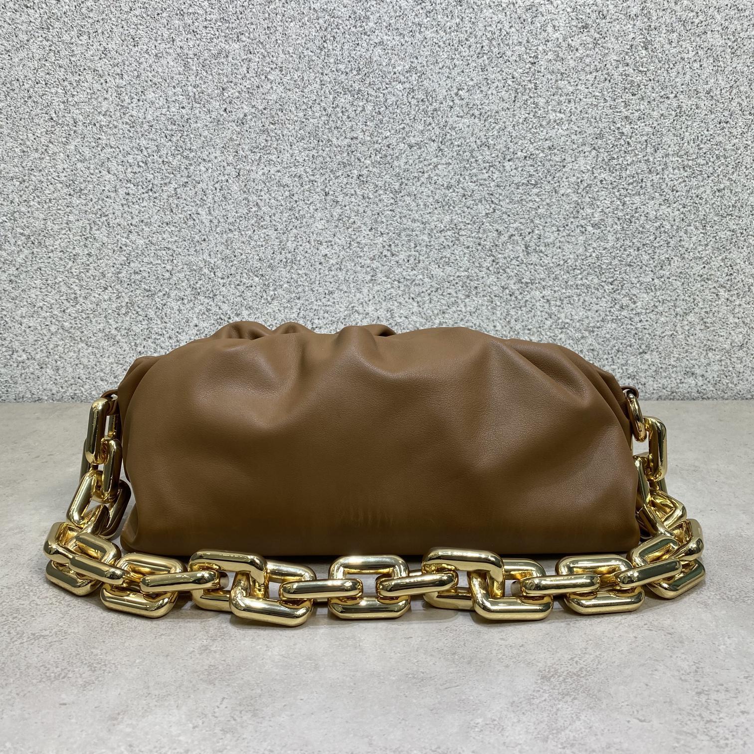B0tt*ga Ven*ta The Chain Pouch 001
