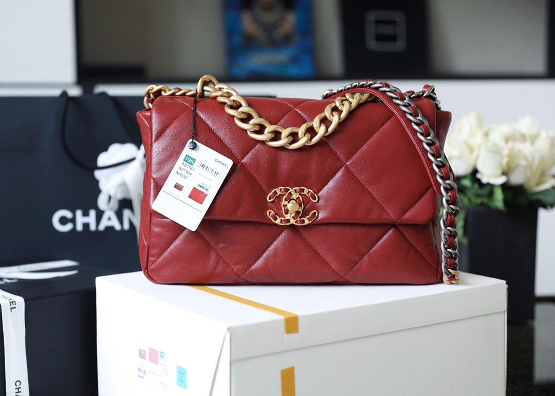 Ch**el Flap bag 26cm Red