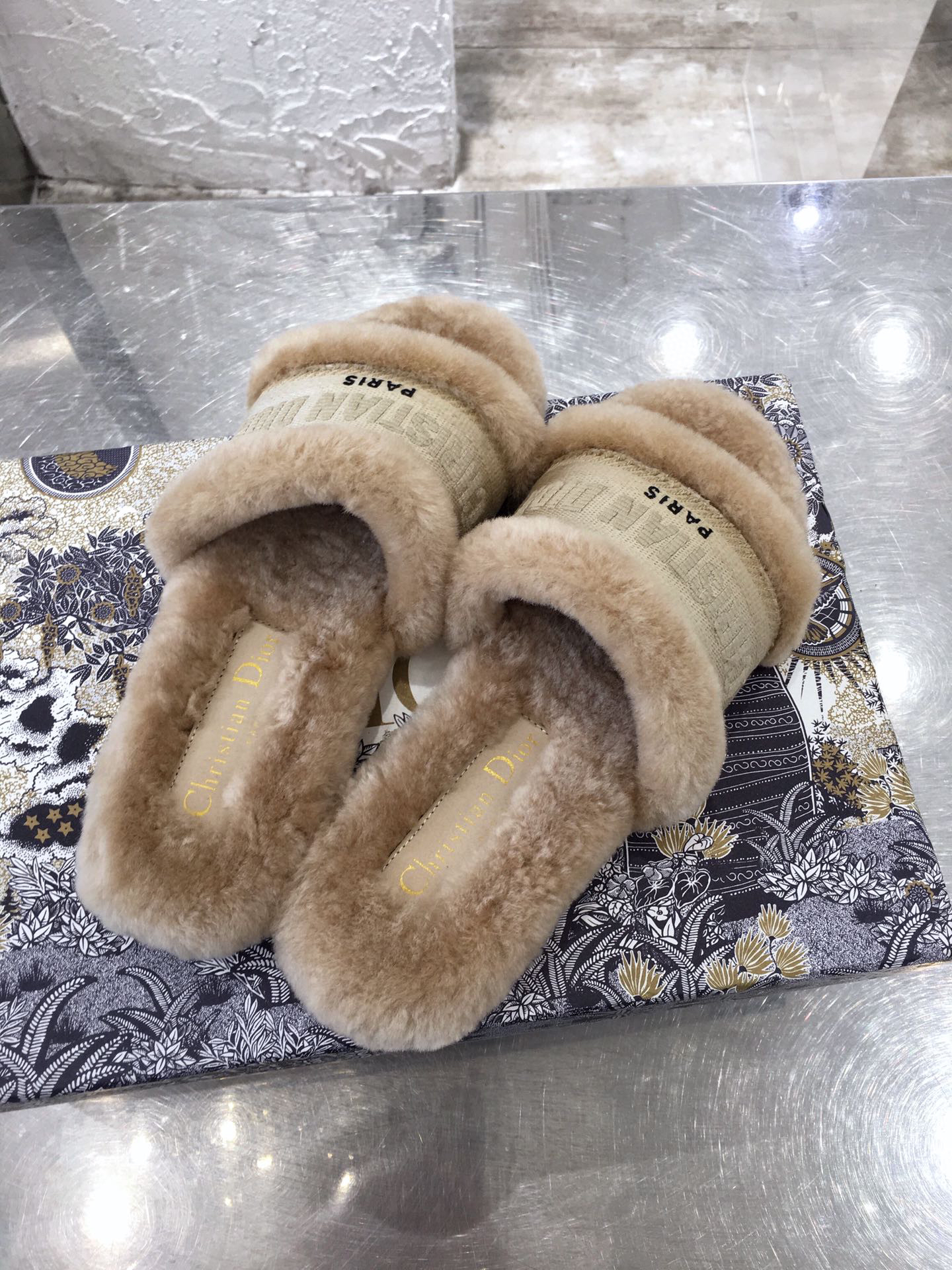 D10r slippers 005