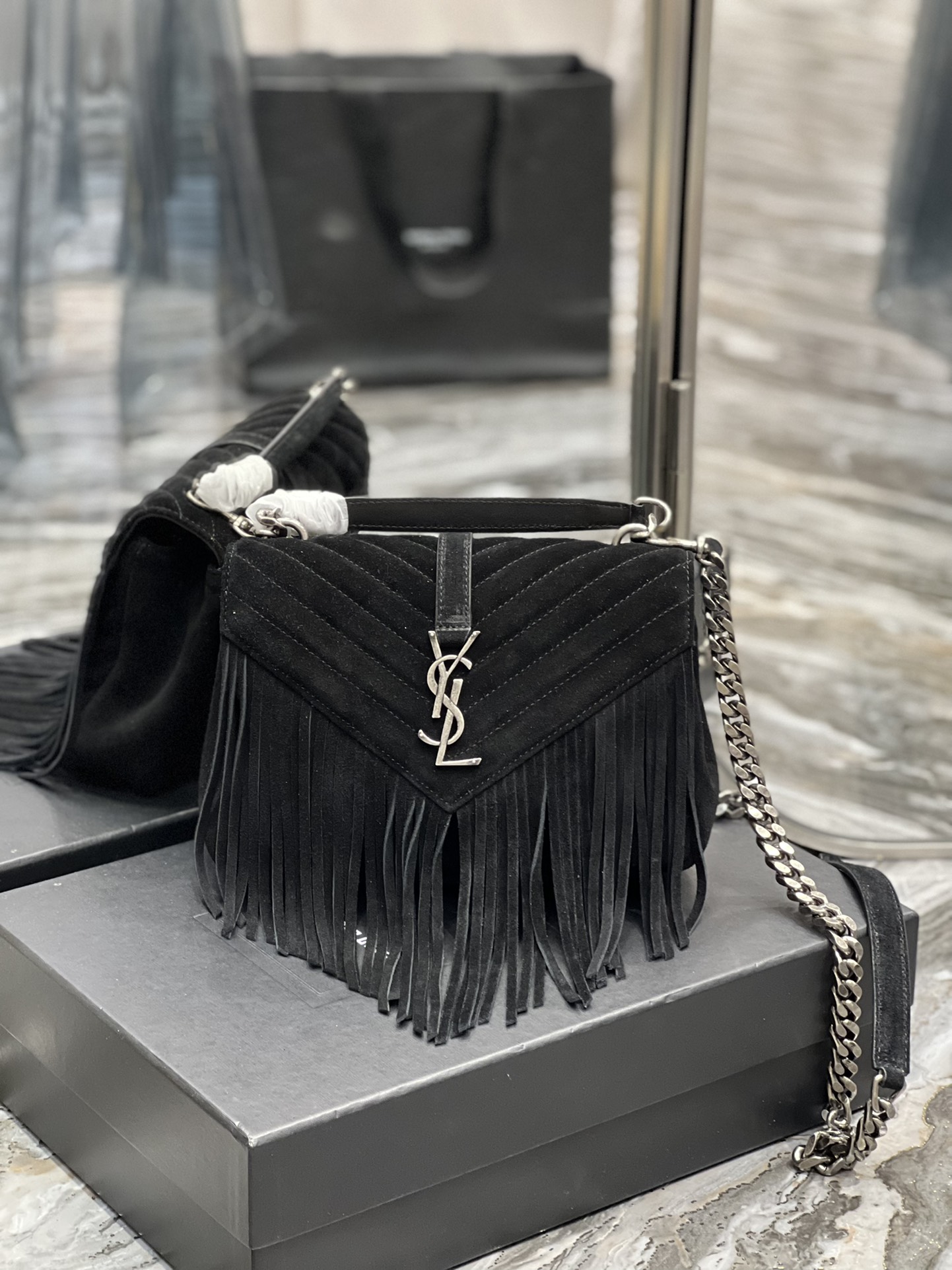 Y51 Medium College Fringed Tote Black