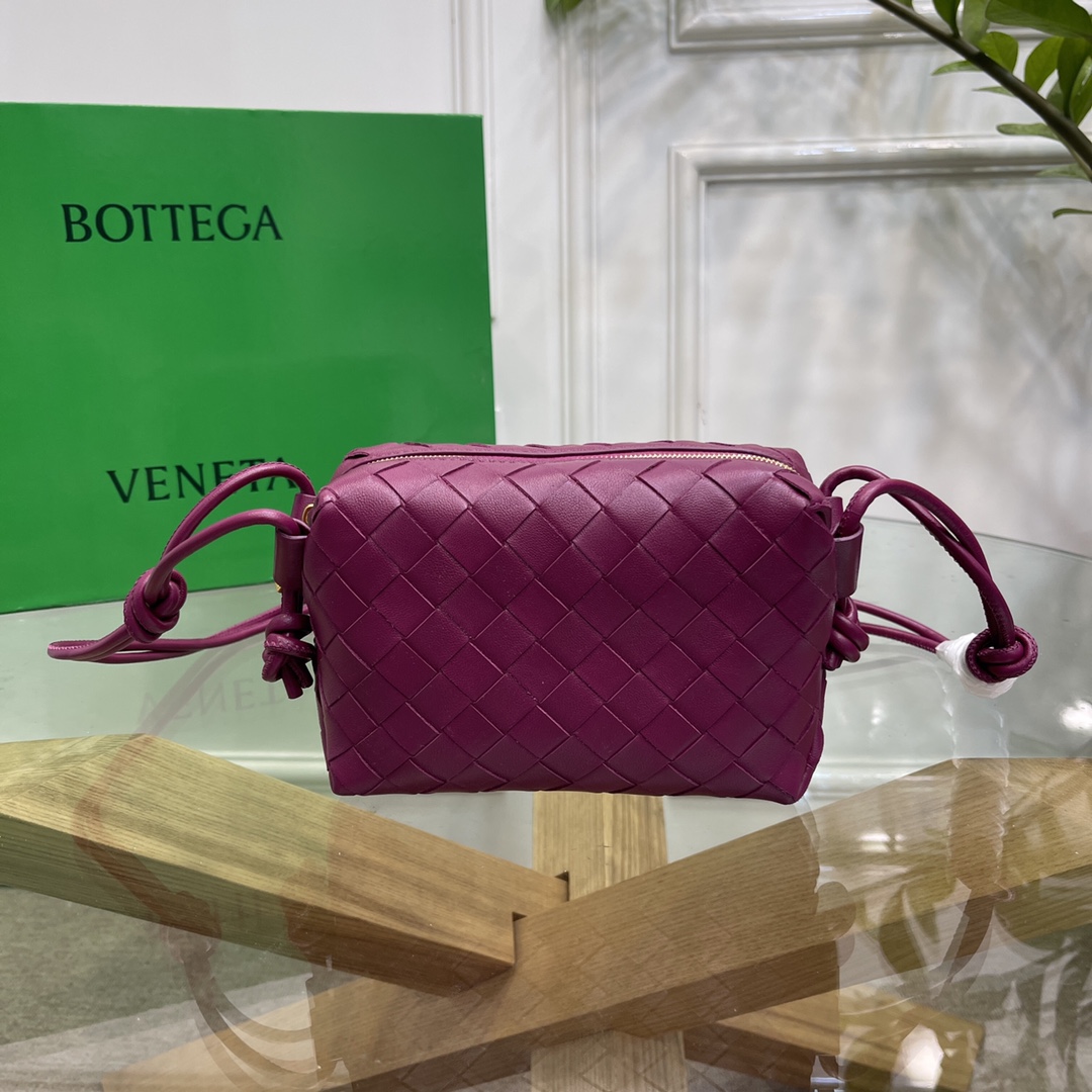 B0tt*ga Ven*ta Loop Bag 