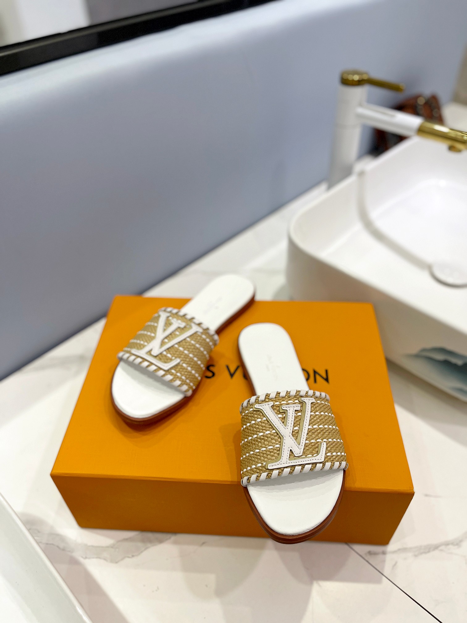 Bagsaaa L0vis Vvtt0n Flat Slides Beige