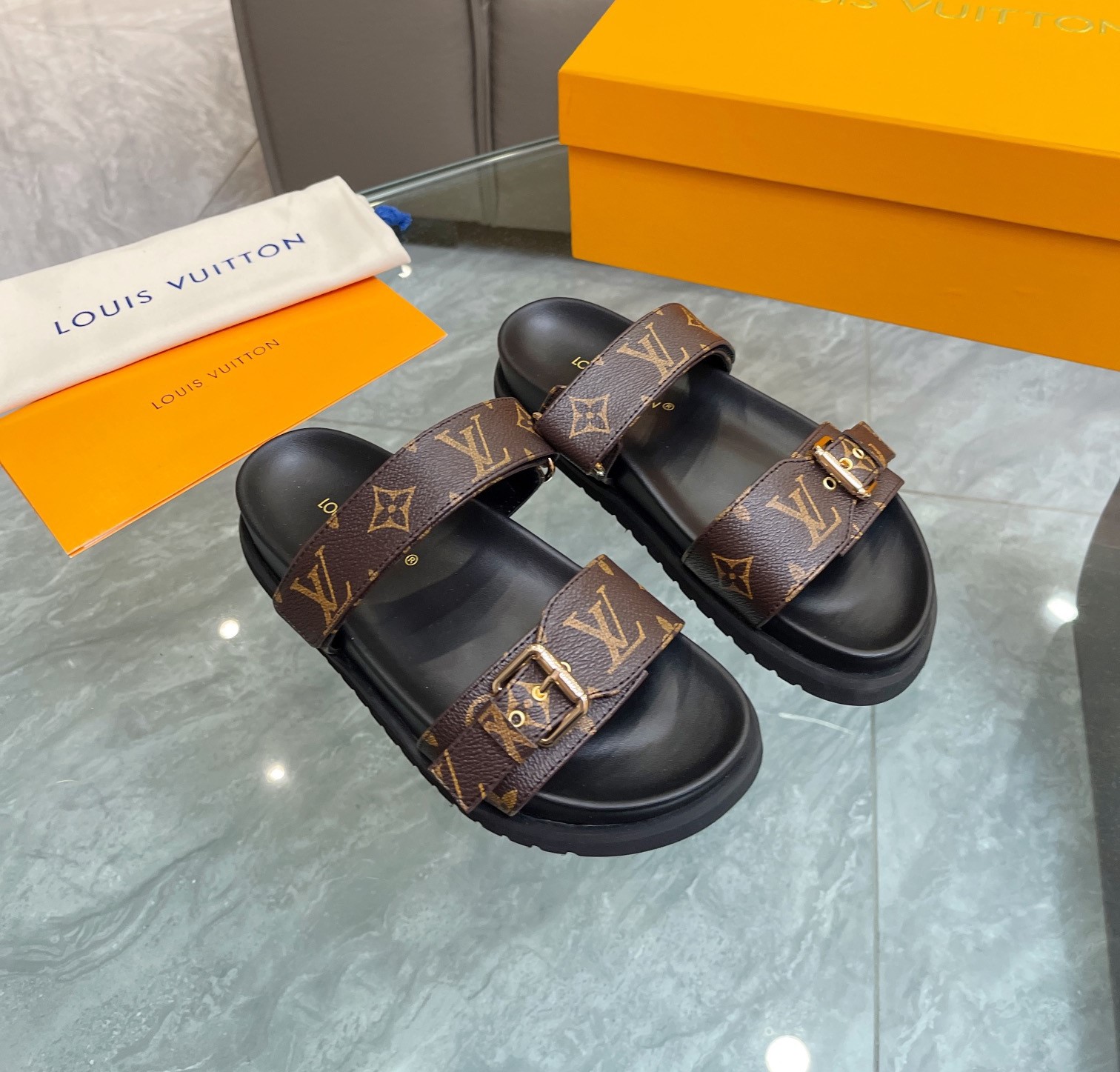 Bagsaaa L0vis Vvtt0n Bom Dia Flat Comfort Mule Monogram Brown