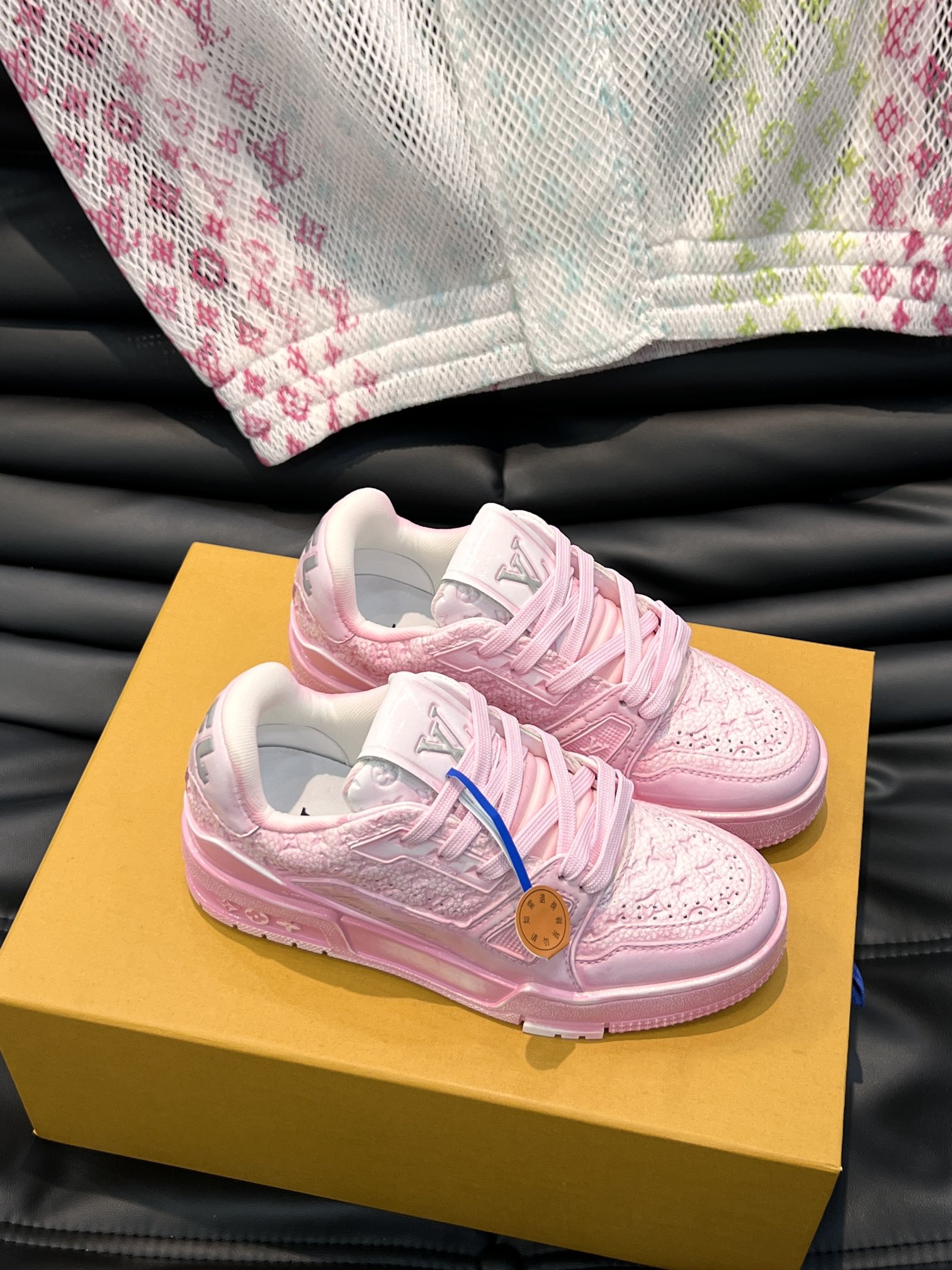 Bagsaaa L0vis Vvtt0n Trainer Sneaker Pink Monogram-embossed grained calf leather