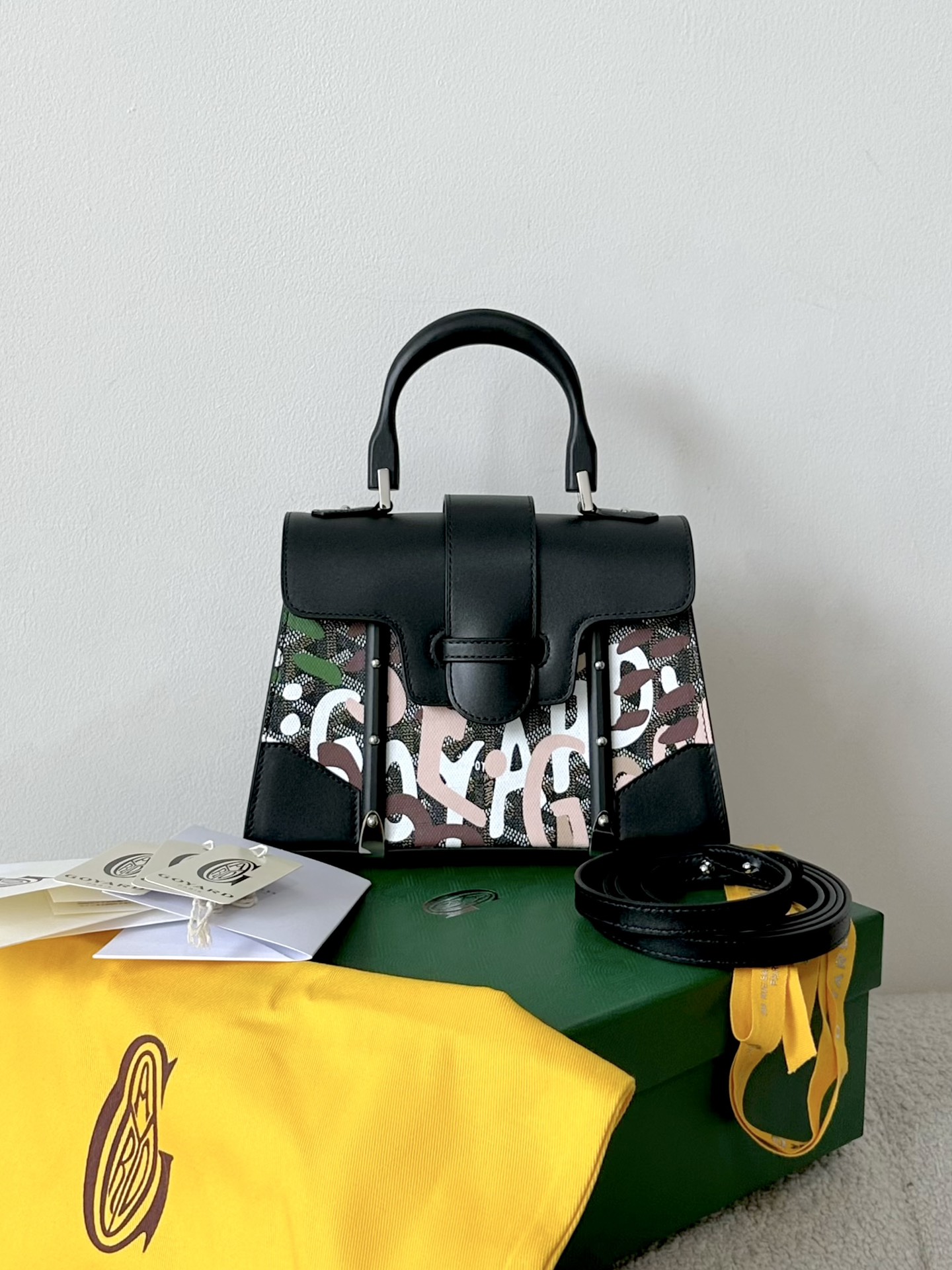 Bagsaaa G09ard Saigon Structure Mini Black and Pink Bag - 15 cm x 7.5 cm x 20 cm