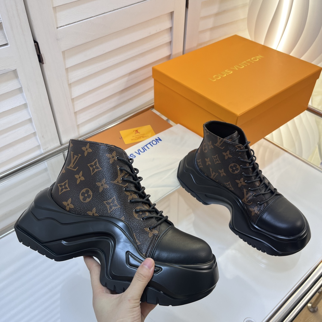 Bagsaaa L0vis Vvtt0n Black and Brown Monogram Sneakers