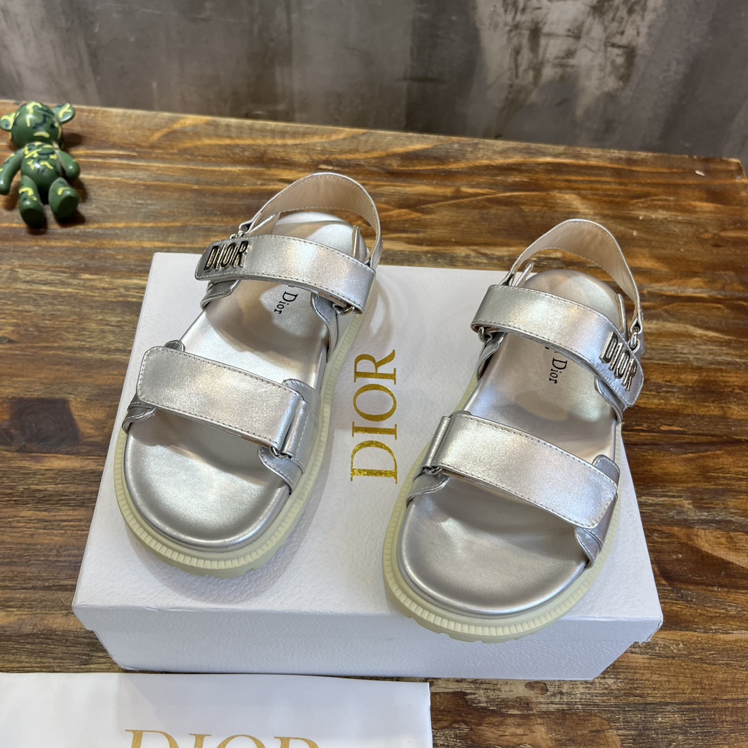 Bagsaaa D10r act sandal lambskin leather silver
