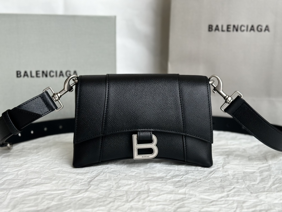 Bagsaaa Ba1en*iaga Downtown Crossbody Black Bag - 20x5x13cm
