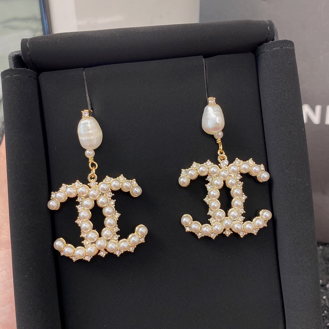 Bagsaaa Ch**el Crytal Pearl Gold Earrings 