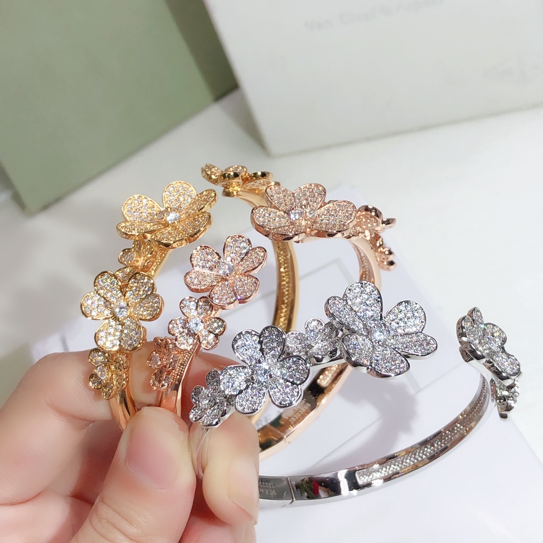 Bagsaaa V*n Cl**f & Arp*1s Frivole 7 flowers Bracelet