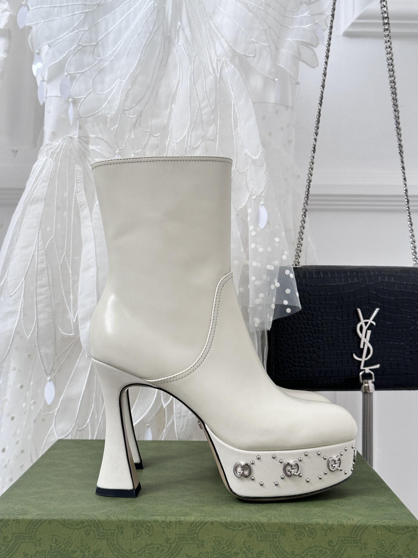 Bagsaaa Gvc*1 GG studded leather ankle boots white