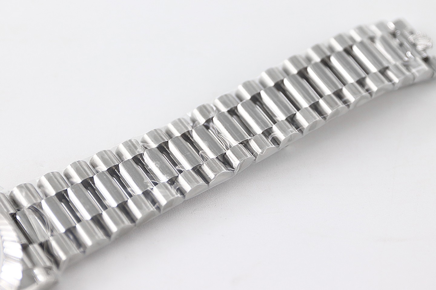 Bagsaaa R01ex Day-Date 40mm White/18 carat white gold