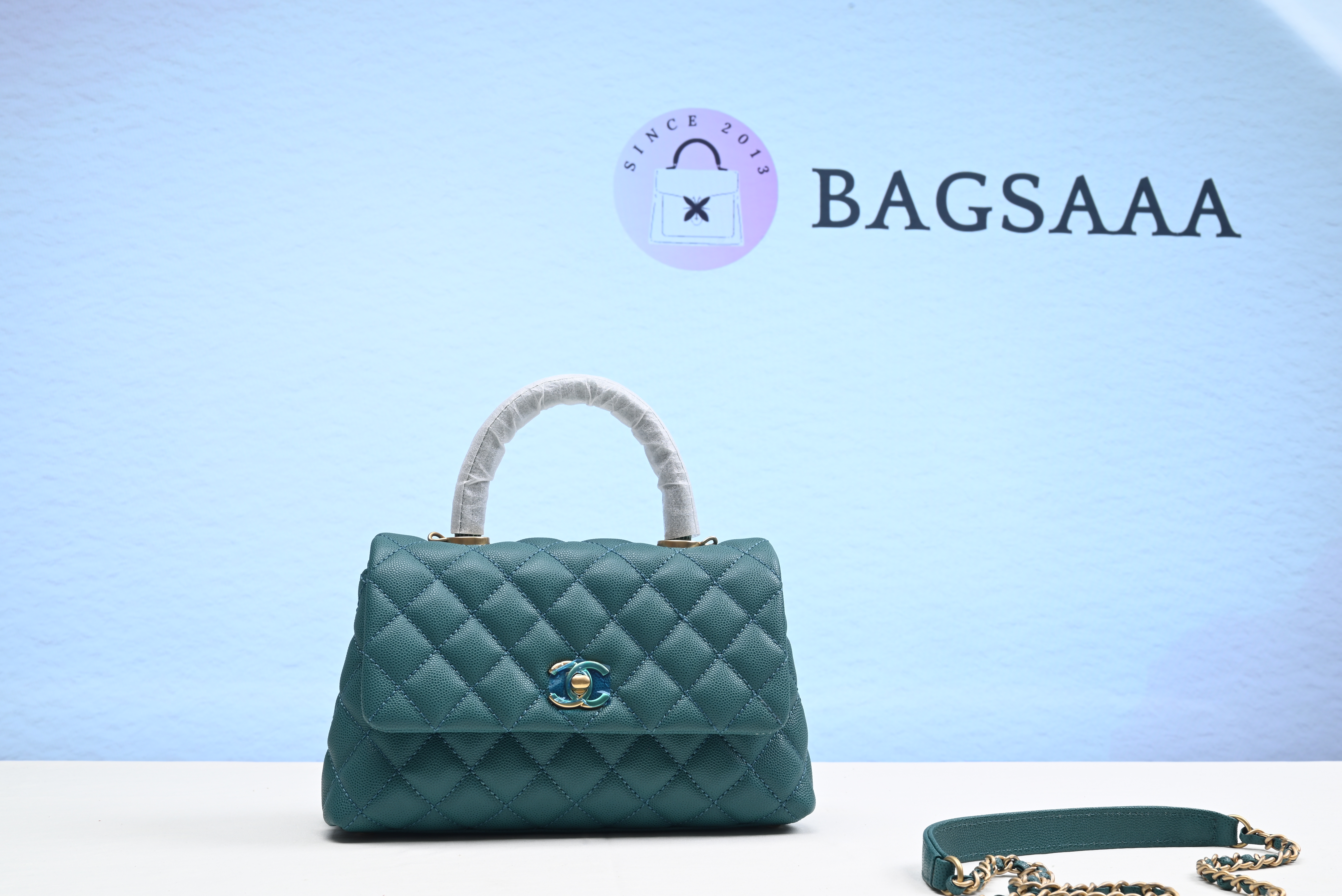 Bagsaaa Ch**el Coco Handle Gold Caviar Green 24 cm