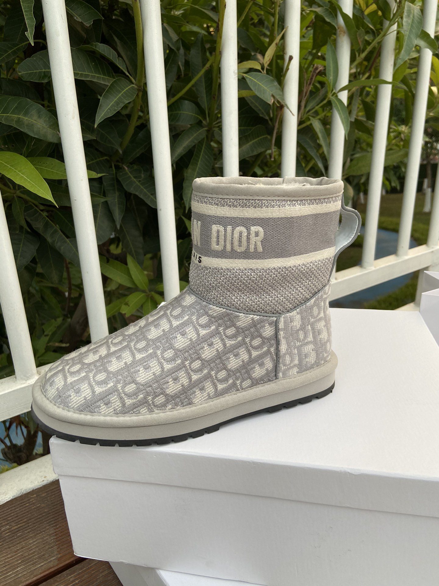 Bagsaaa D10r Oblique Jacquard Shearling Boots