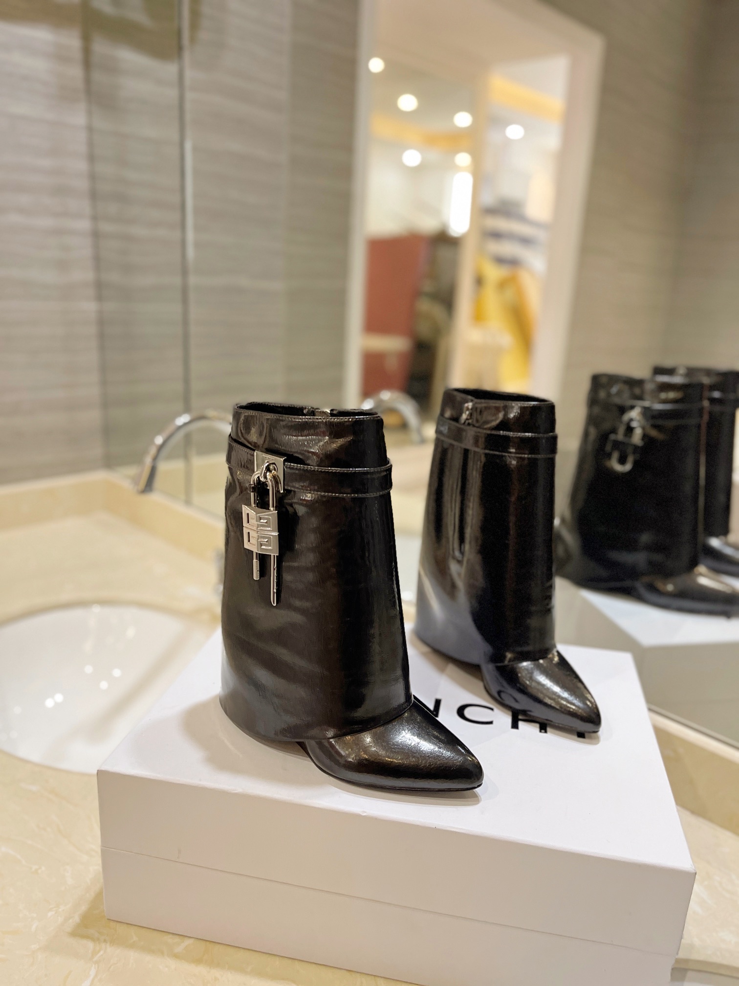 Bagsaaa Givenchy Shark Lock Ankle Boots in laminated leather
