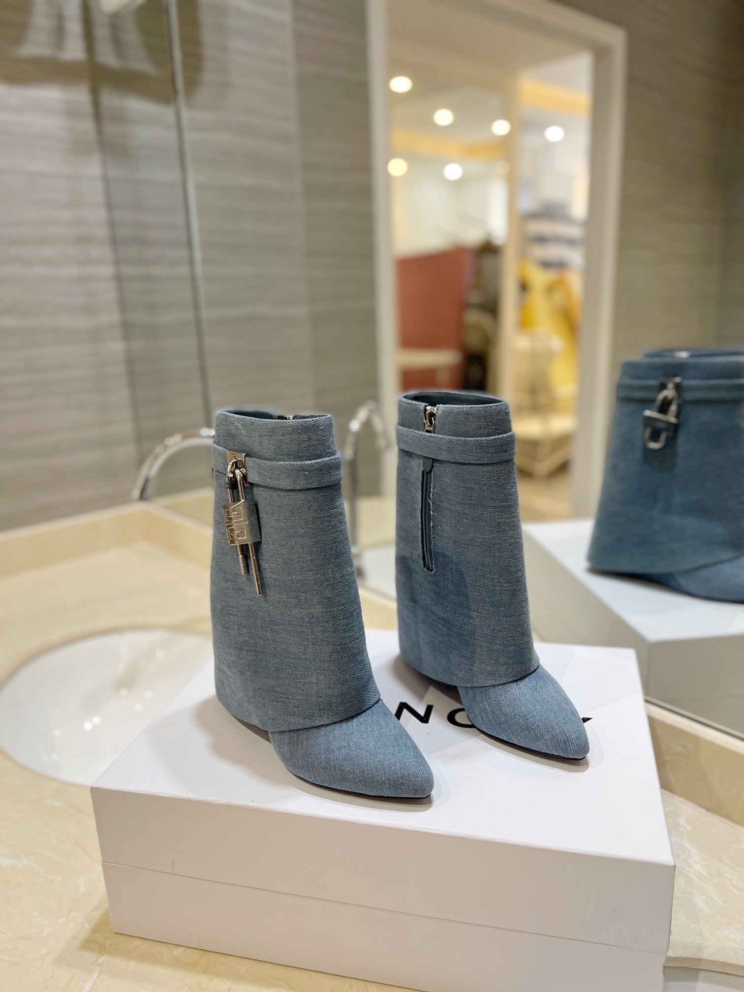 Bagsaaa Givenchy Shark Lock Ankle Boots in denim