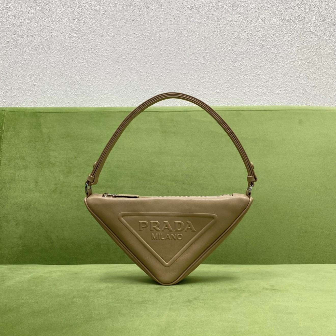 Bagsaaa Pra*a Triangle leather mini-bag beige