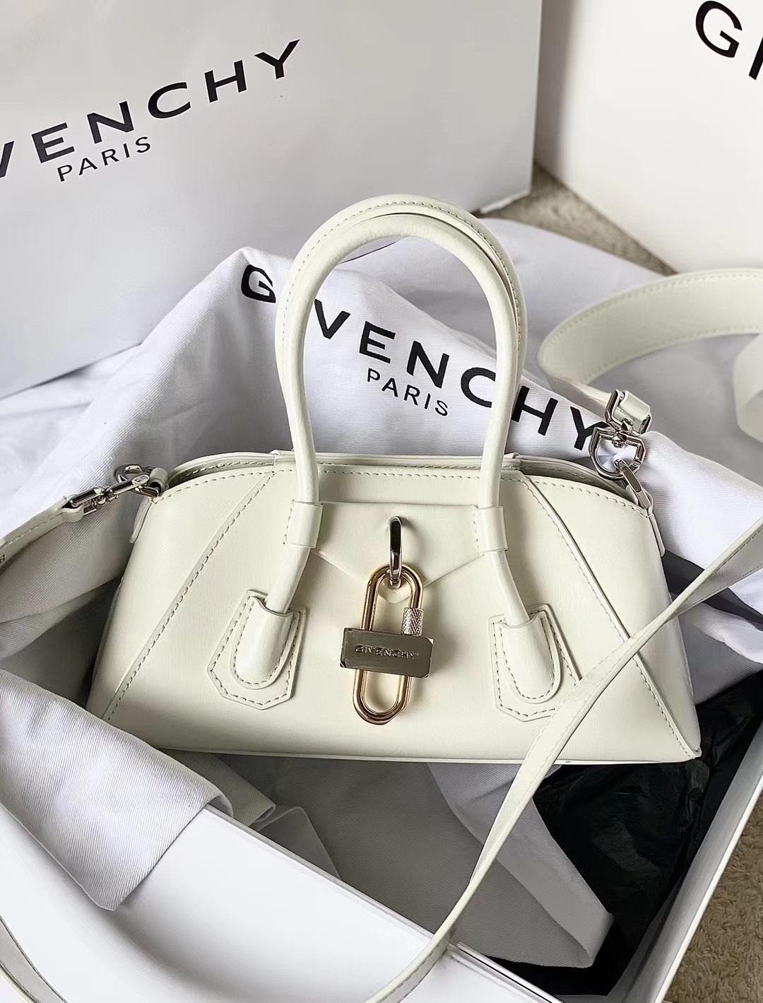 Bagsaaa Givenchy Antigona Strectch White Bag - 22*12*8cm