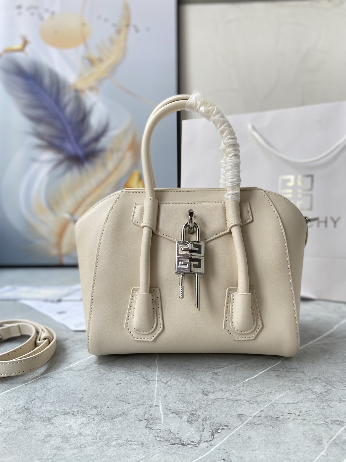 Bagsaaa Givenchy Antigona Lock Tote Bag Cream - 23*27*13cm