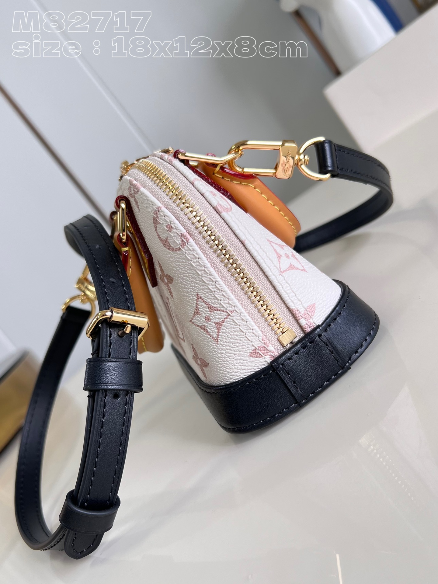Bagsaaa L0vis Vvtt0n Nano Alma White and Black - 18 x 12 x 8 cm