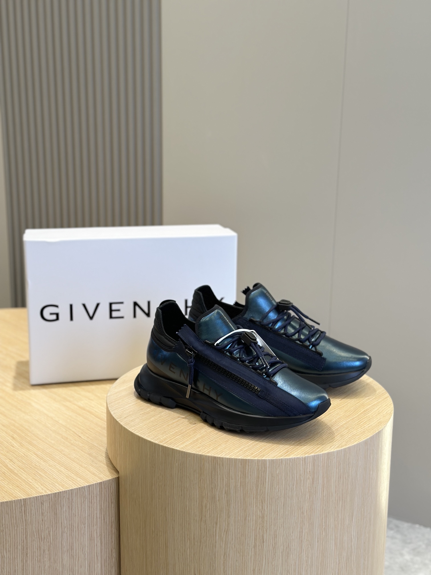 Bagsaaa Givenchy Spectre zipped leather trainers blue