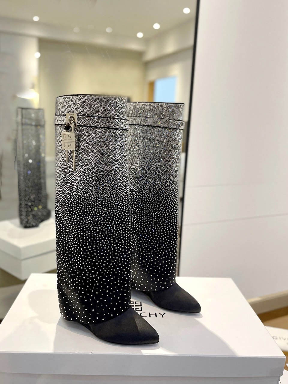 Bagsaaa Givenchy Shark Lock Ankle Long Boots in crystal black