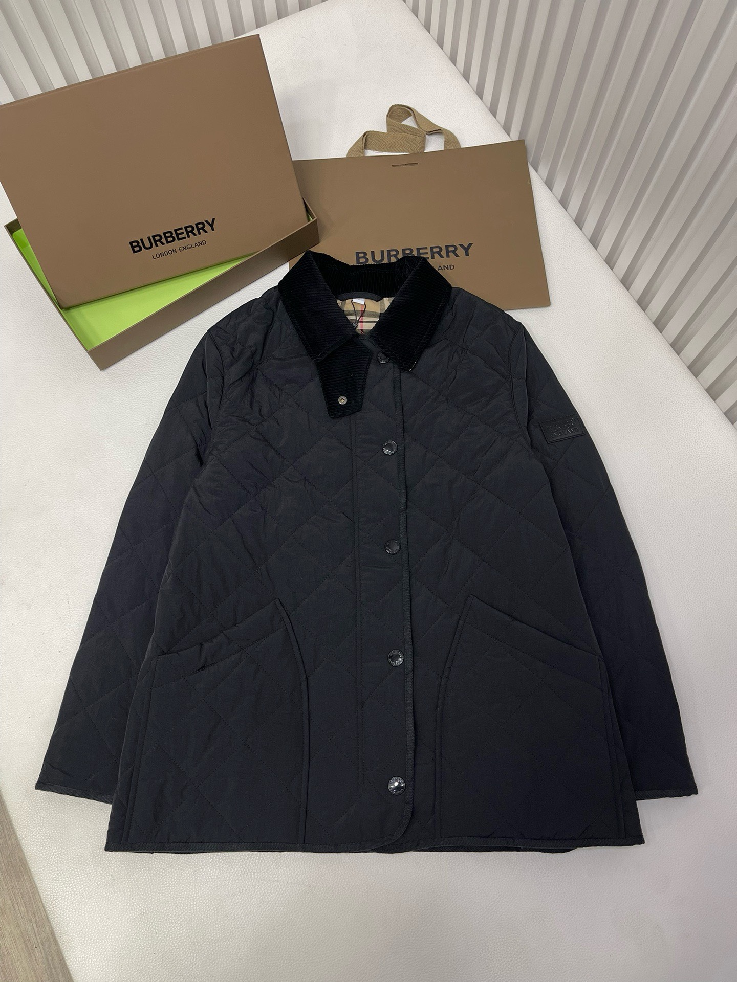 Bagsaaa Bv*b*rry Quilted jacket in black
