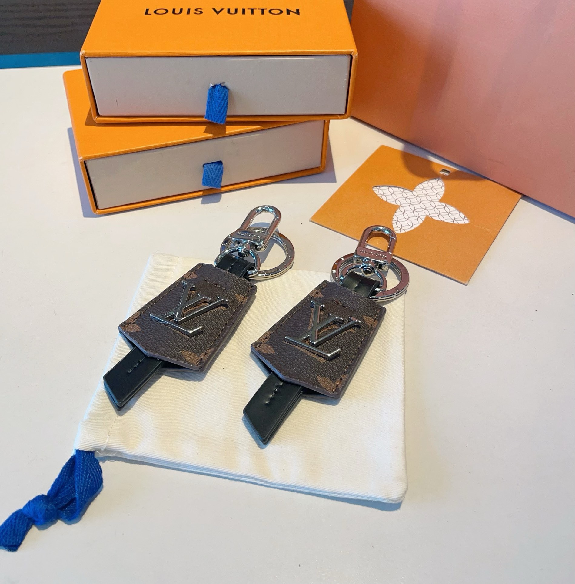Bagsaaa L0vis Vvtt0n Key Holder Monogram 