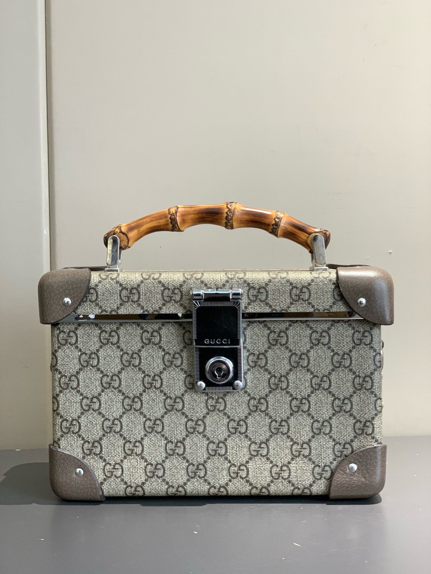 Bagsaaa Gvc*1 Brown Globe-Trotter GG Case Beige