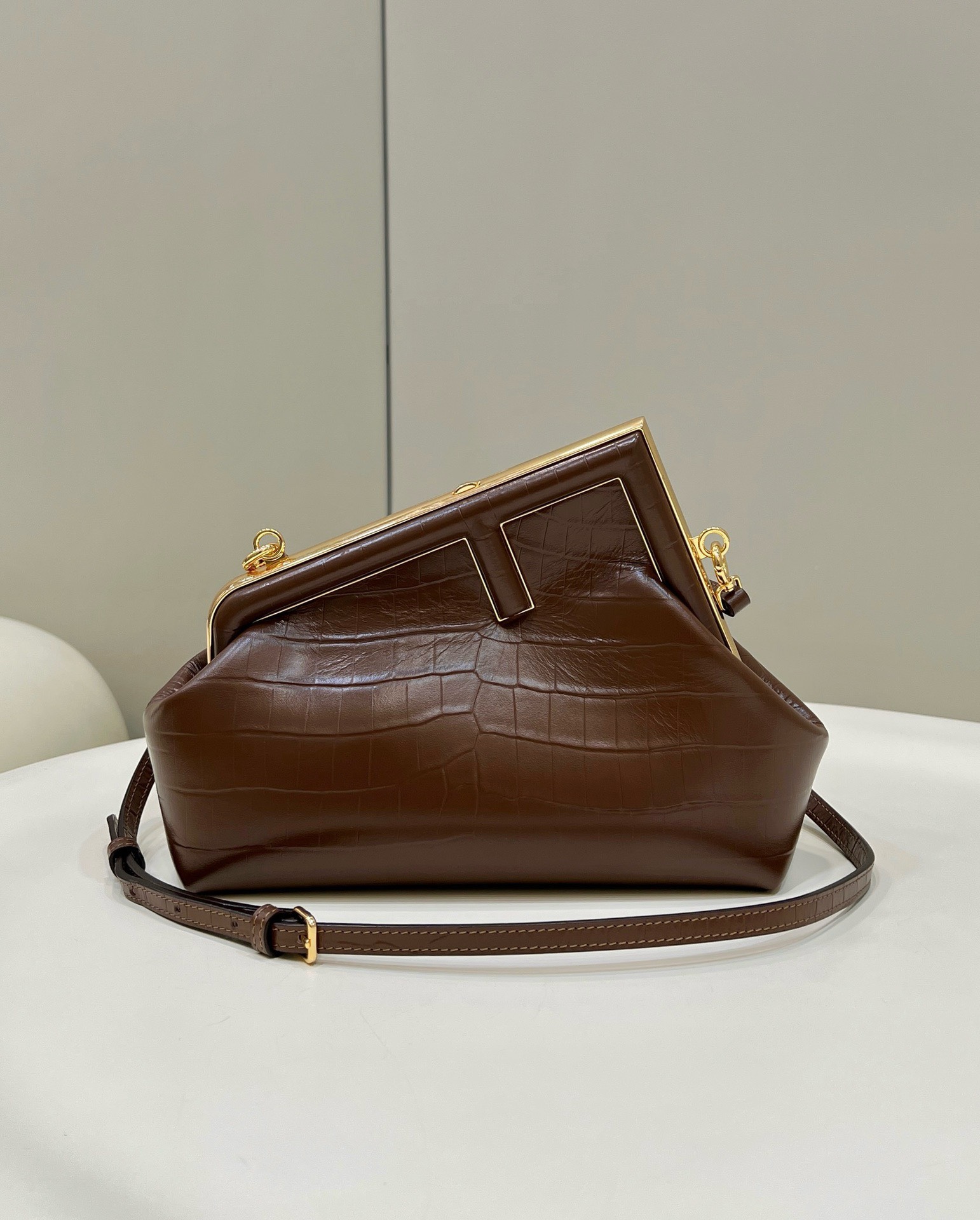 Bagsaaa F**di First Small crocodile leather bag in brown - 26x18x9.5cm