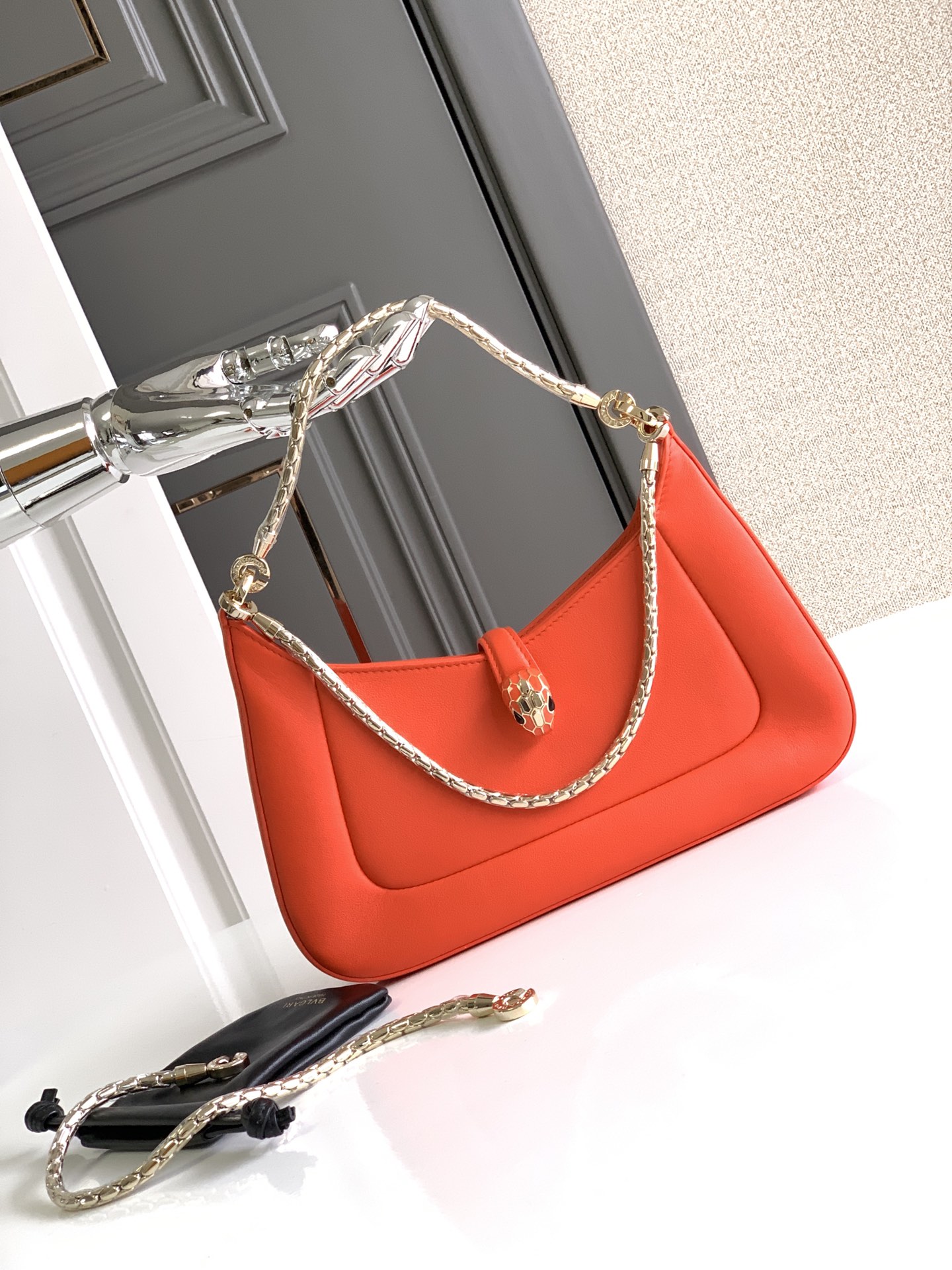Bagsaaa Serpenti Baia small shoulder bag in orange - 27.5*18*4.5cm