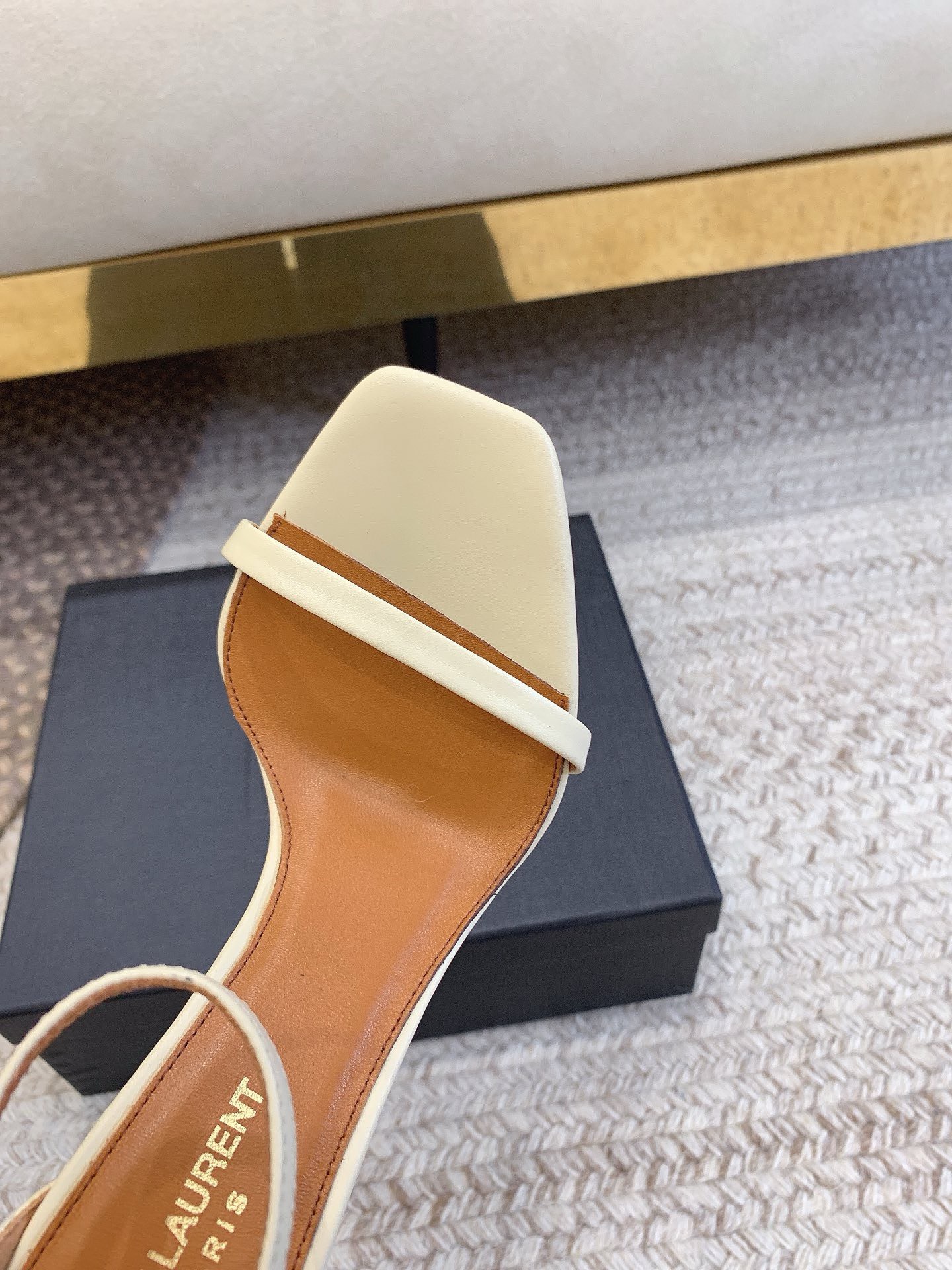 Bagsaaa Y51 Opyum off white leather sandals 10.5cm