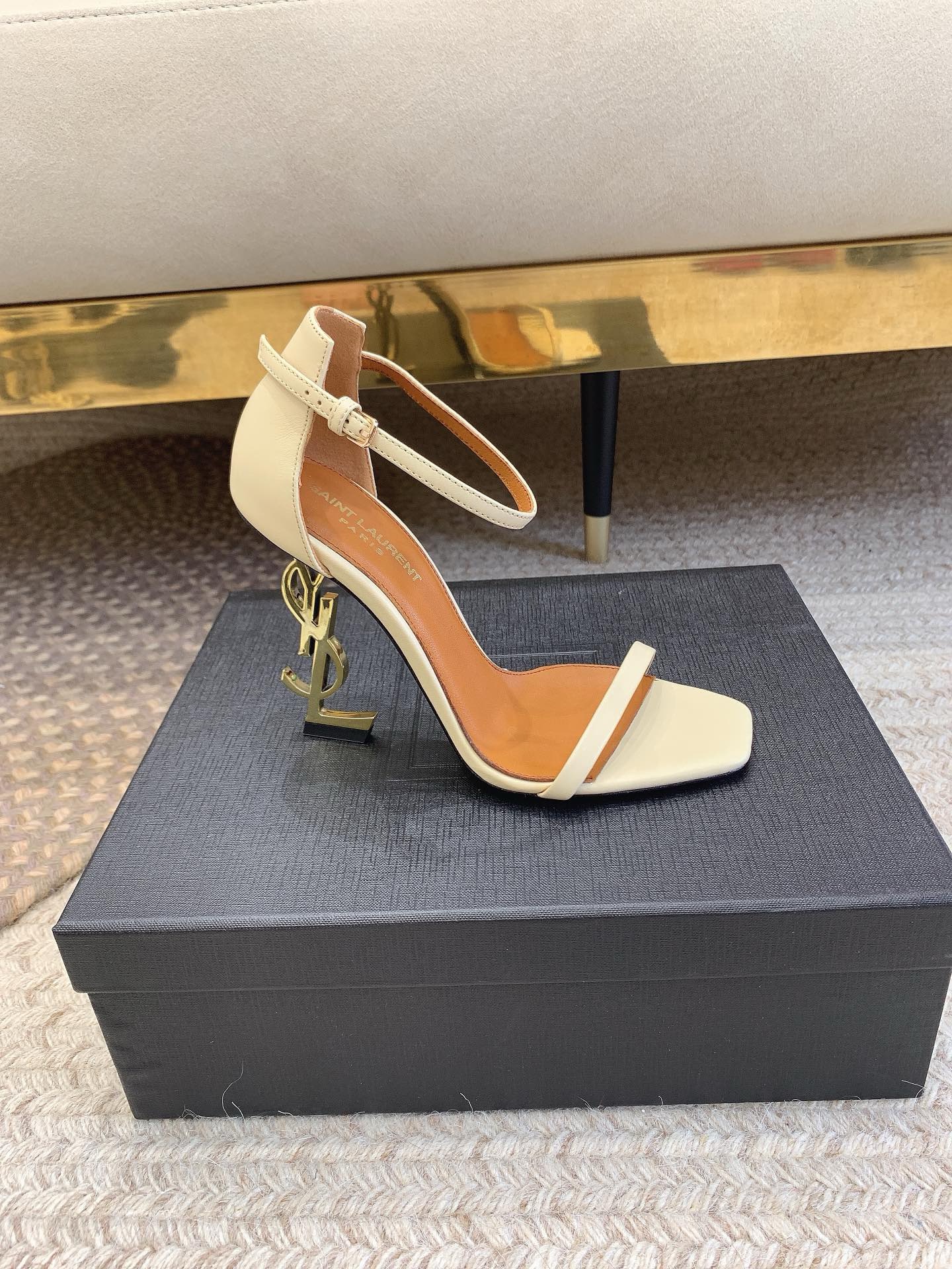 Bagsaaa Y51 Opyum off white leather sandals 10.5cm