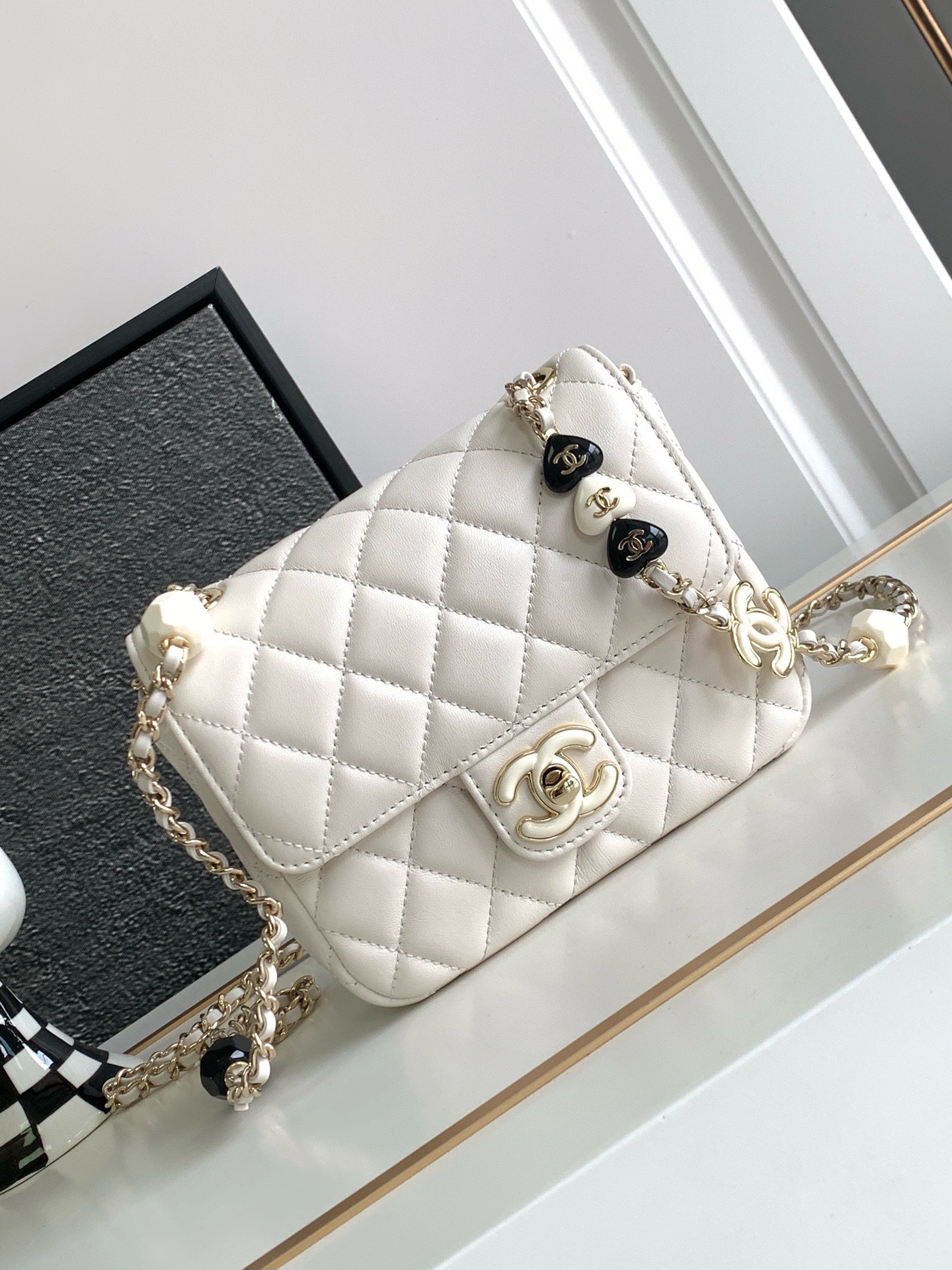 Bagsaaa Ch**el 23K White Bag With Heart Chain - 16x12.5x4.5cm