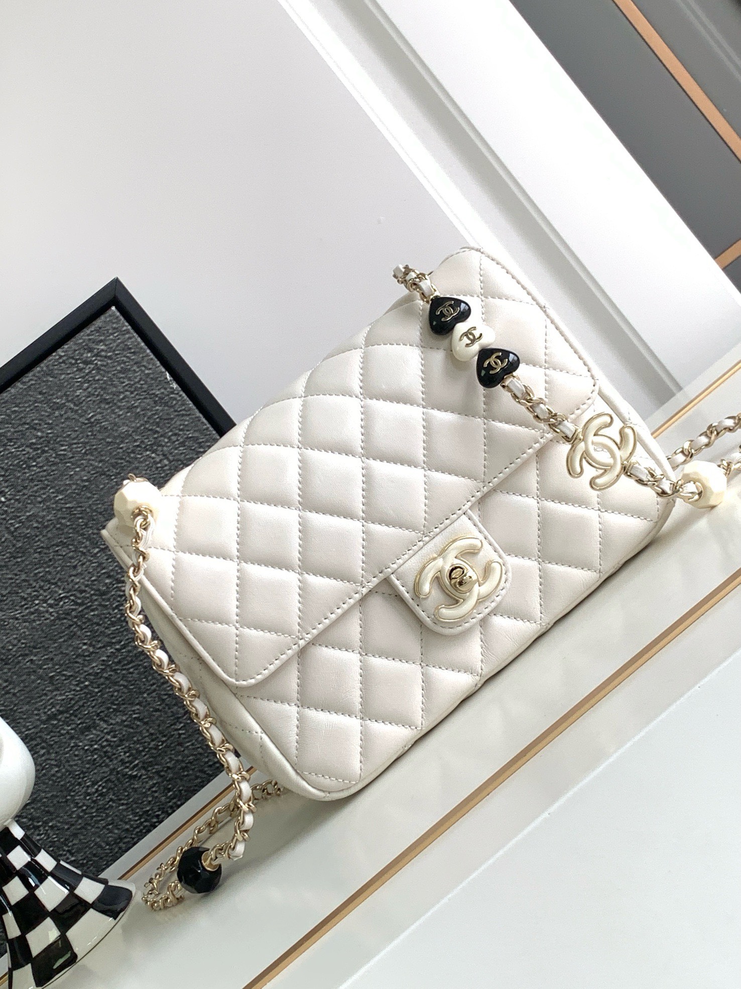 Bagsaaa Ch**el 23K White Bag With Heart Chain - 19cm