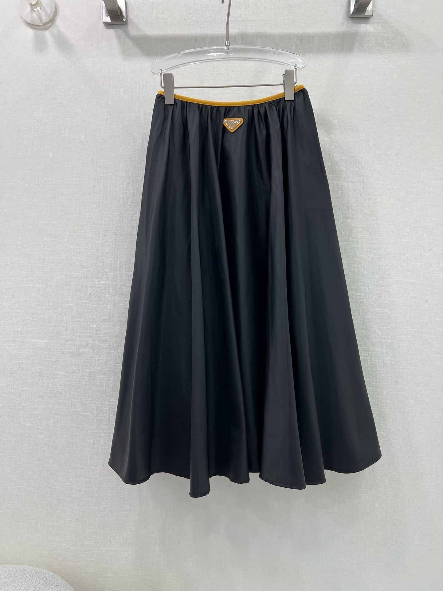 Bagsaaa Pra*a Pleat Black Skirt