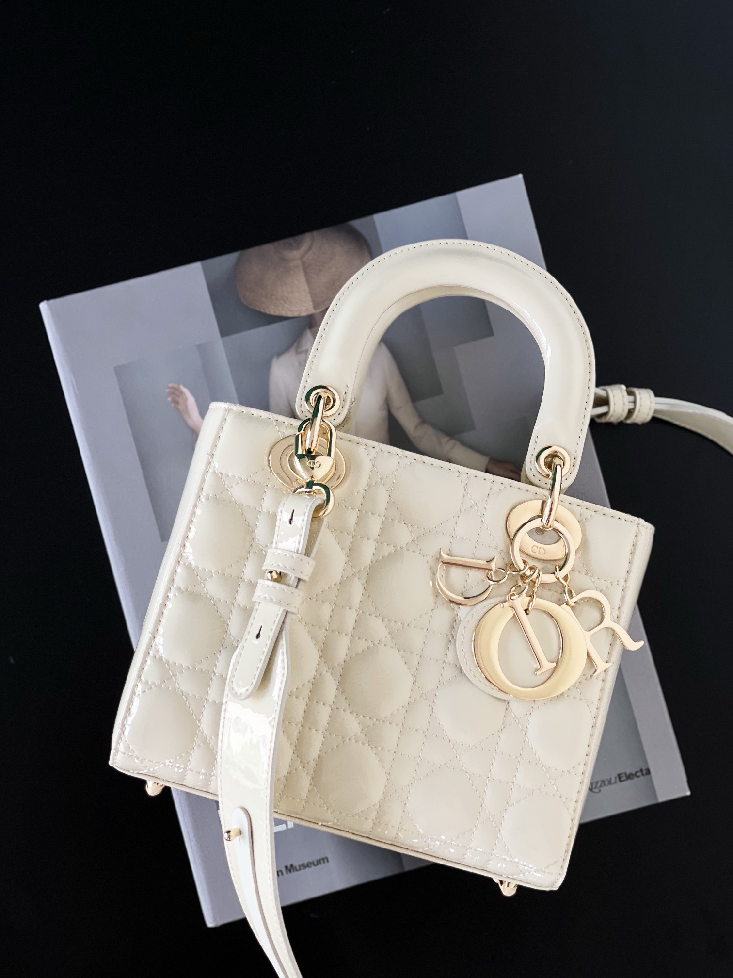 Bagsaaa D10r Small Lady Bag White Patent Cannage Calfskin 20cm