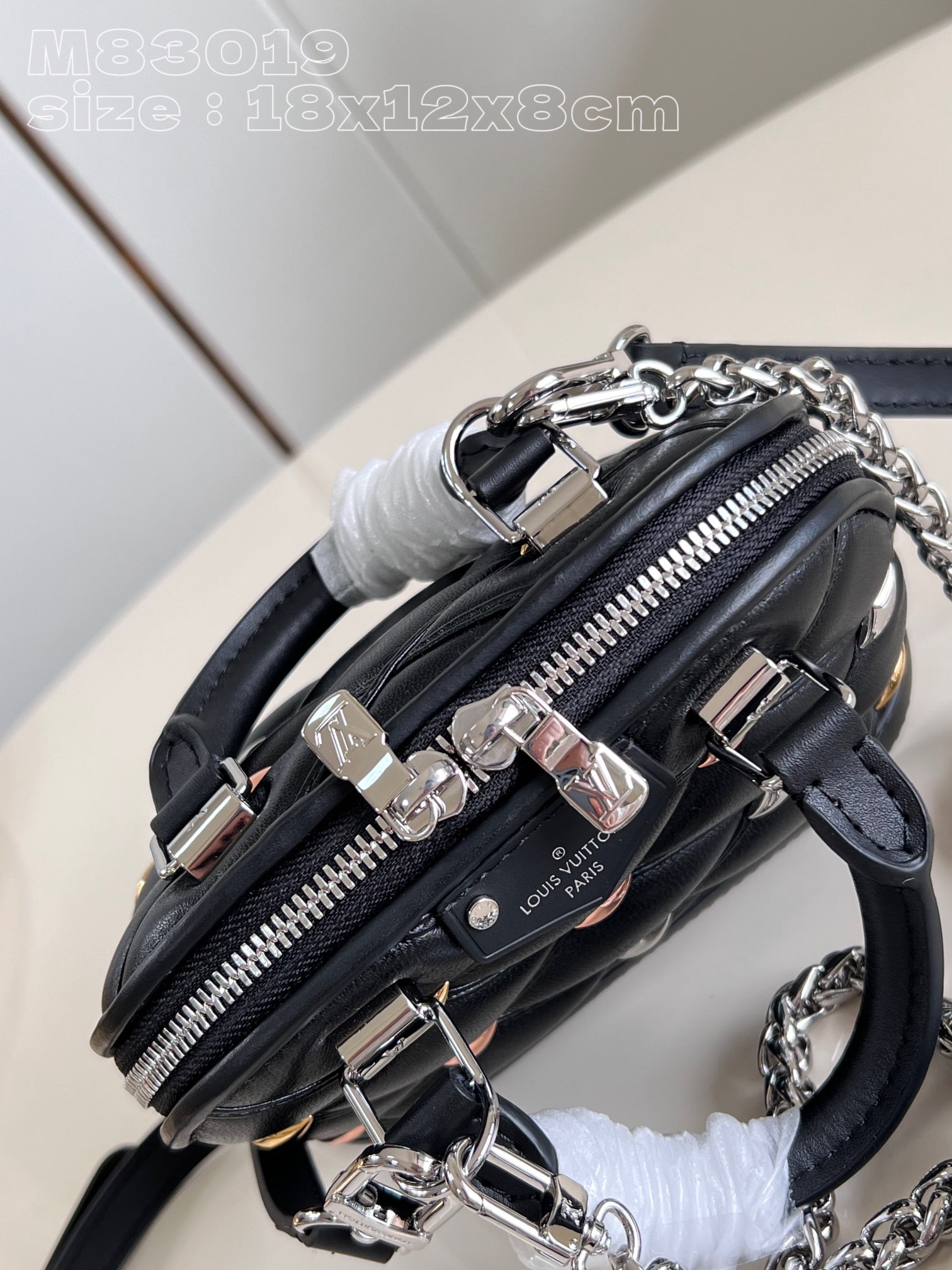 Bagsaaa L0vis Vvtt0n M83019 Nano Alma Black Lambskin - 18 x 12 x 8 cm
