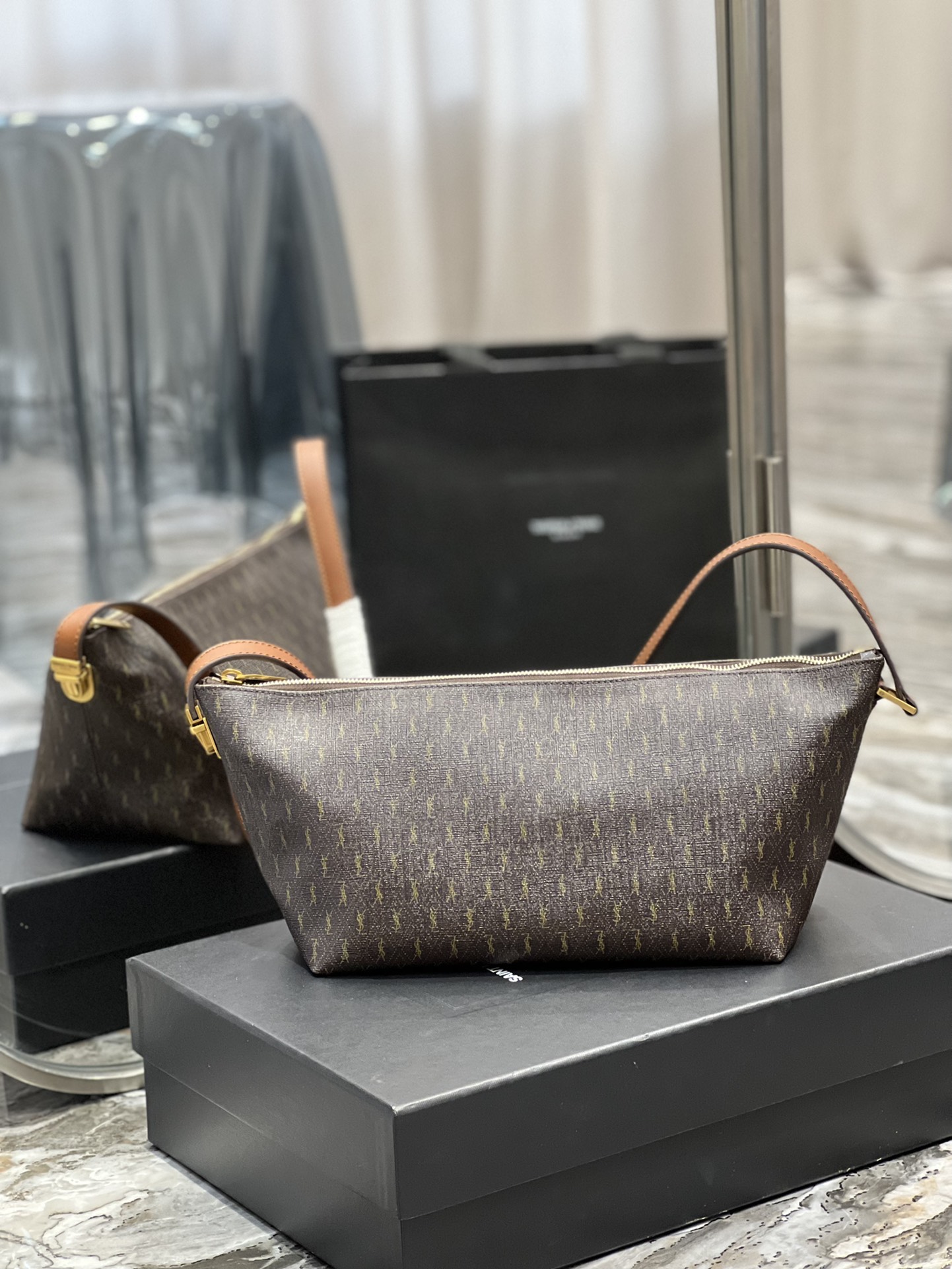 Bagsaaa Y51 Le Monogramme Crossbody Bag In Cassandre Canvas And Smooth Leather 667490 - 23/26 X 14 X 14.5 CM