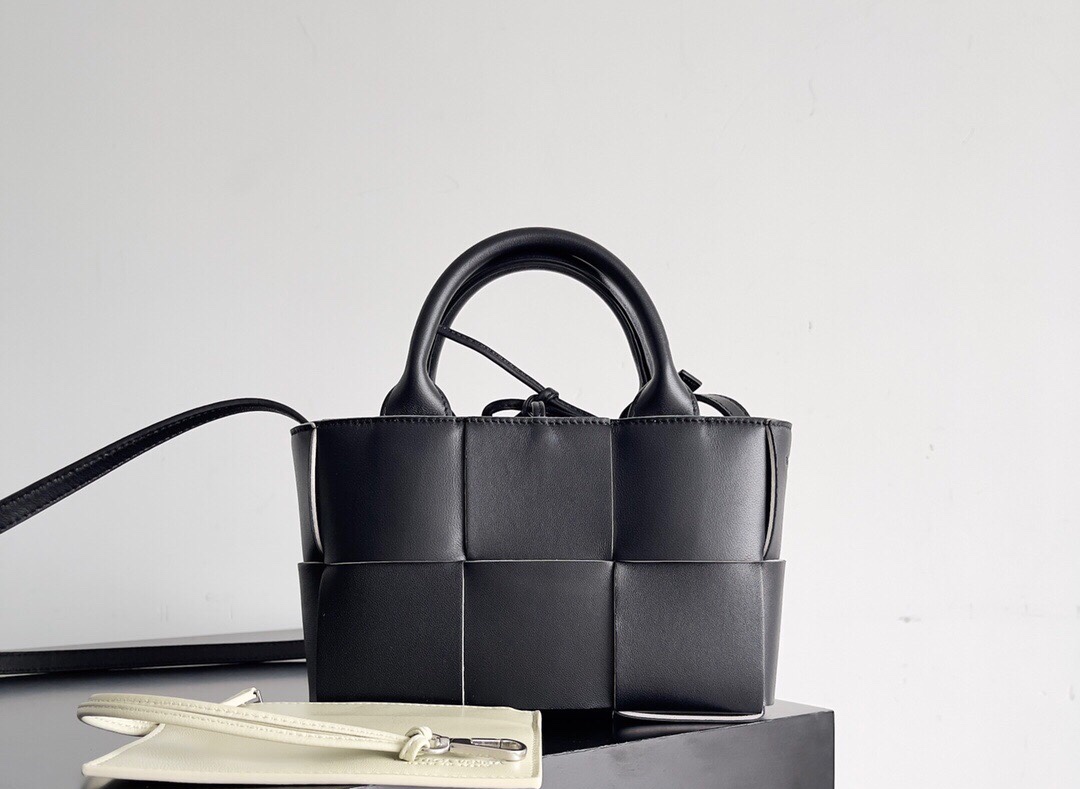 Bagsaaa B0tt*ga Ven*ta Candy Arco Tote Bag Black - 20*7*13cm