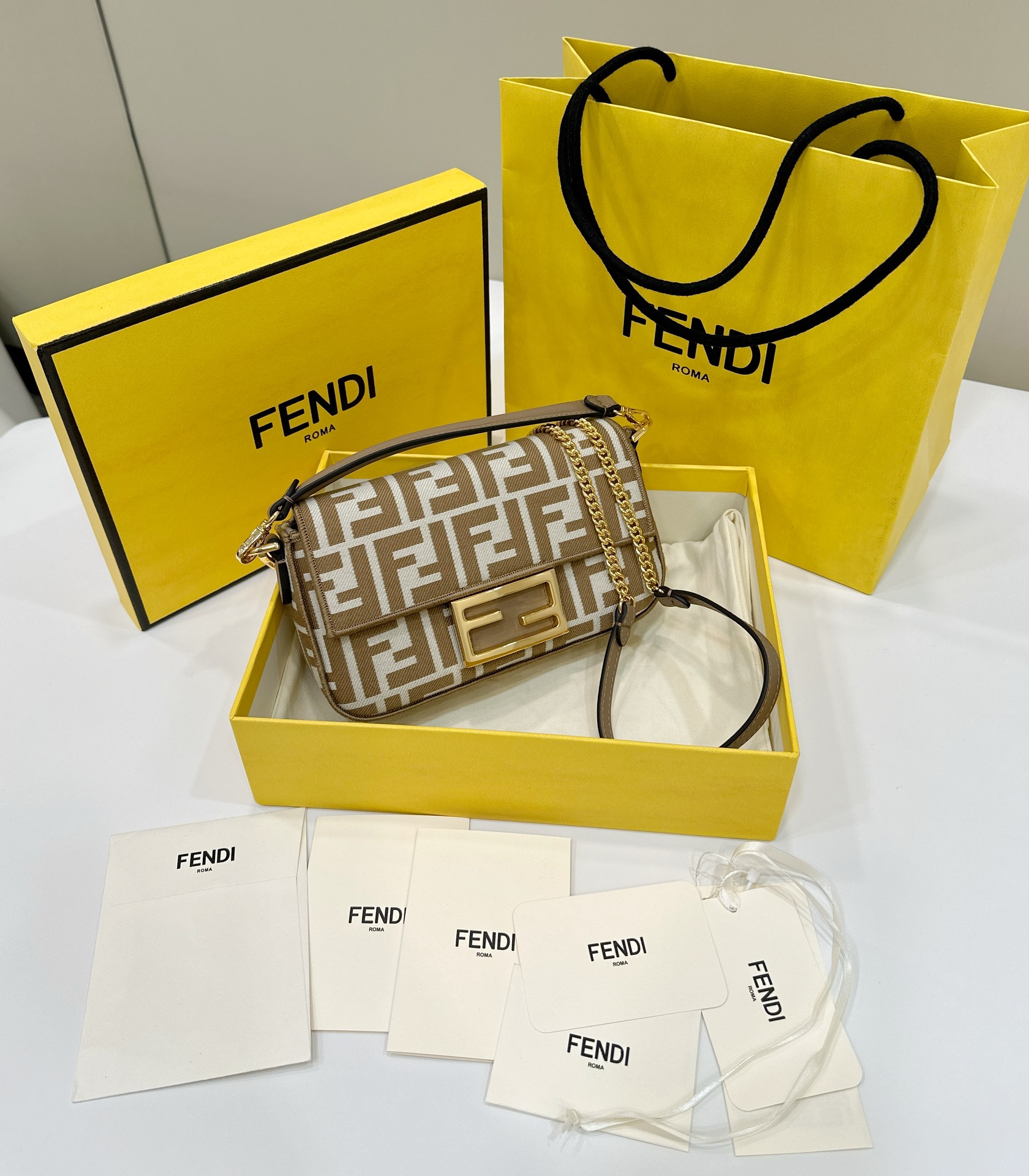 Bagsaaa F**di Baguette Mini Beige FF jacquard fabric bag - 20x5x13 cm
