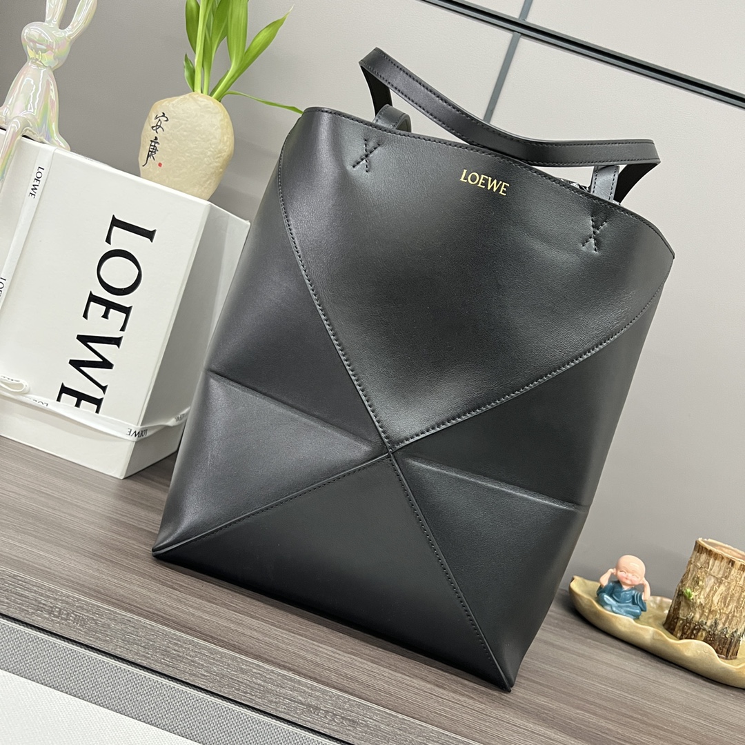 Bagsaaa L0ew* Medium Puzzle Fold tote in shiny calfskin black - 31.5 cm