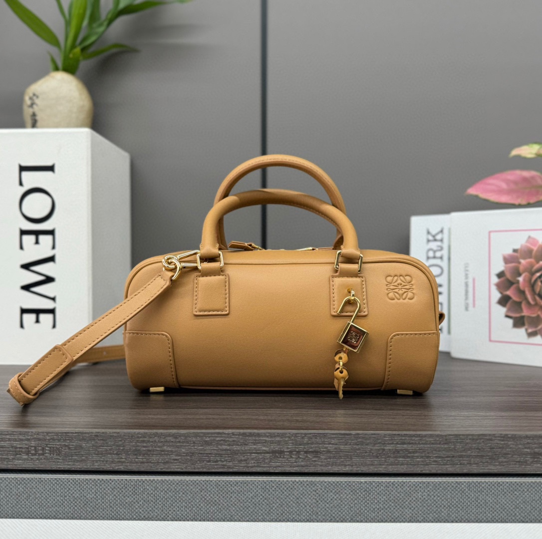 Bagsaaa L0ew* Amazona 23 Cropped bag in nappa calfskin beige - 23x11x10 cm