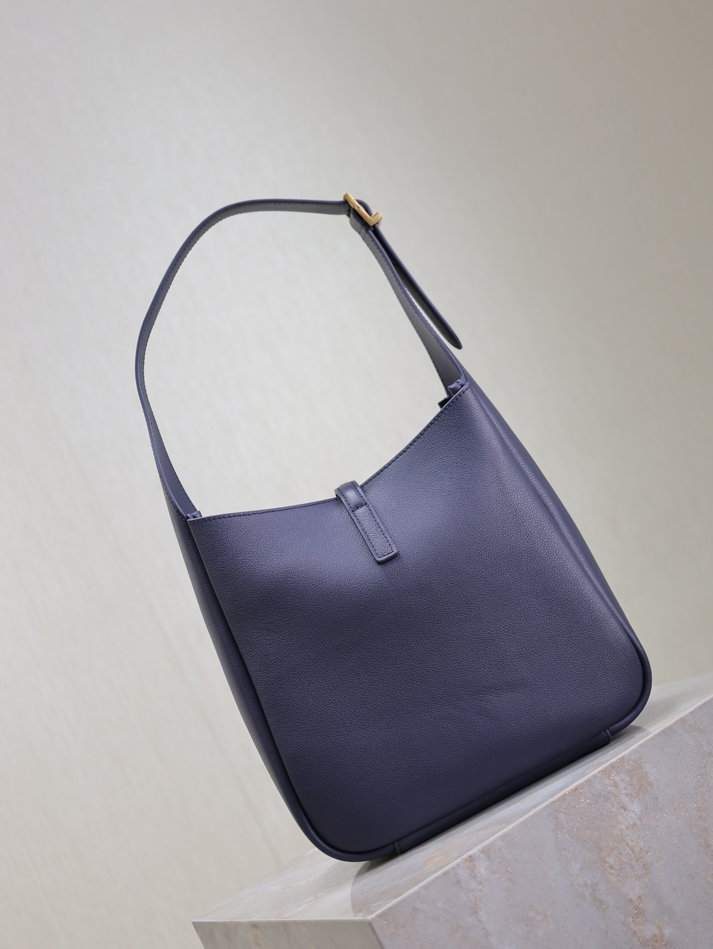 Bagsaaa Y51 Le 5 À 7 S*pple Small In Grained Leather Blue 713938 - 23x22x10 cm