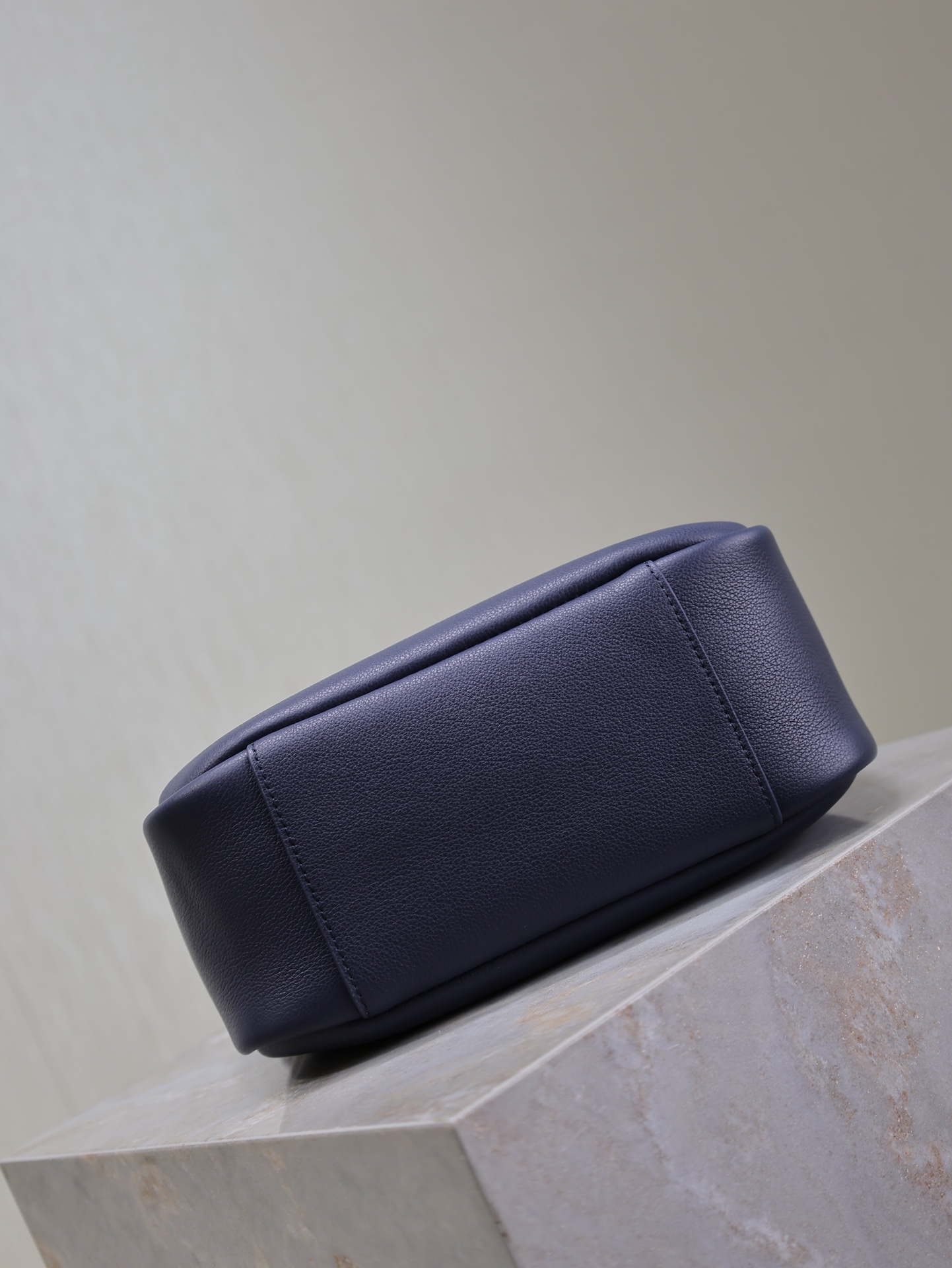 Bagsaaa Y51 Le 5 À 7 S*pple Small In Grained Leather Blue 713938 - 23x22x10 cm